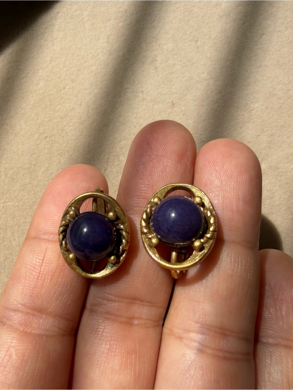 Vintage-Inspired Gold and Deep Blue Round Clip-On Earrings